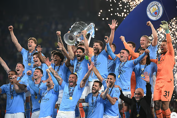 সিটির ট্রেবল–জেতা মৌসুমের সব পদক নিলামে, বিক্রি করছেন কে